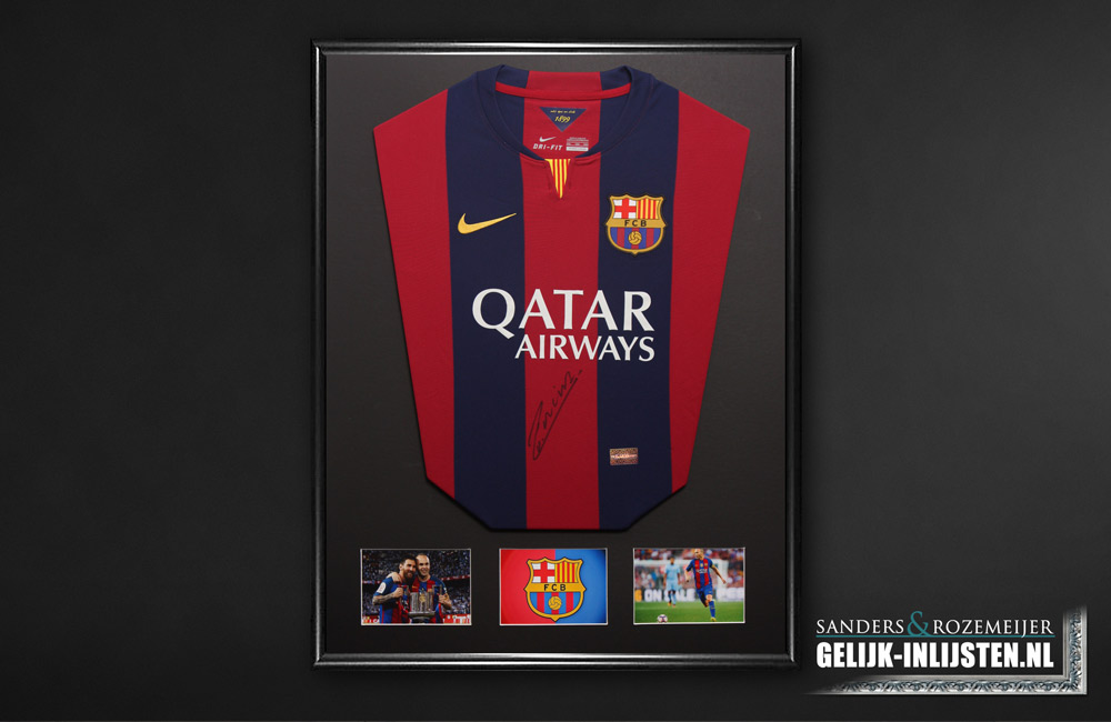 Dit is een van de mooiste manieren van het inlijsten van een voetbalshirt. Dit word eigenlijk alleen in onze winkel gemaakt.